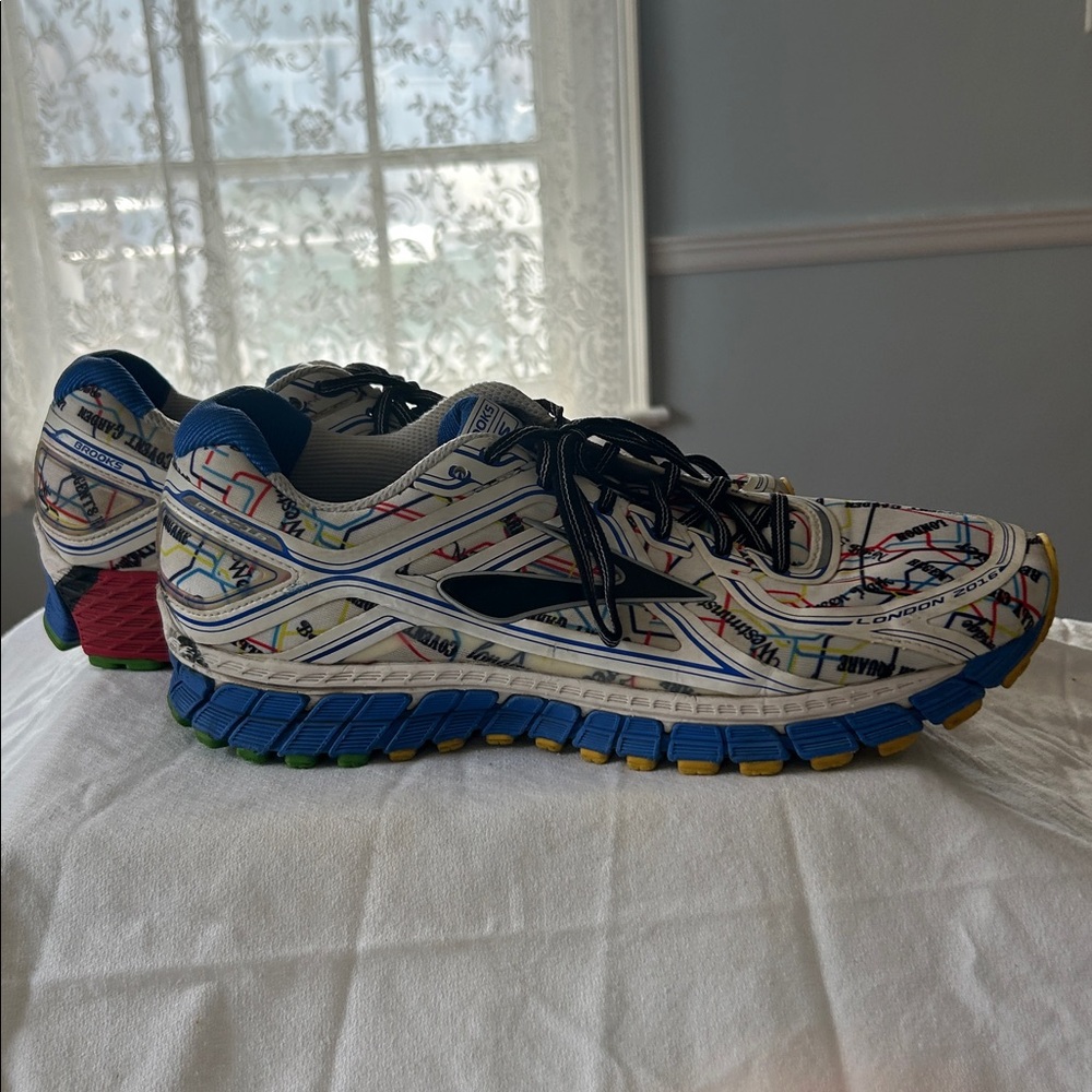 Brooks GTS-16 London 2016 Running Sneakers men’s size 12